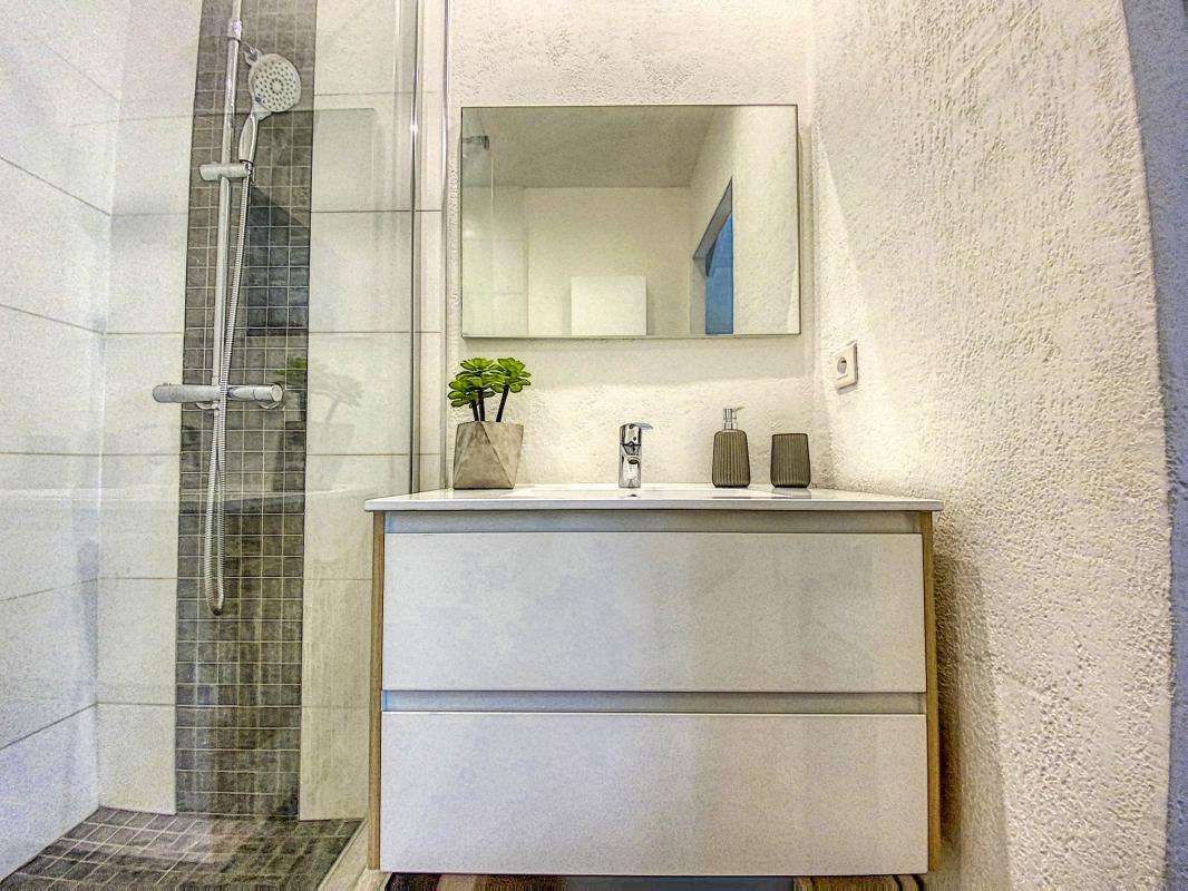 A louer villa 2 chambres Orientale Saint Martin-salle de douche-16